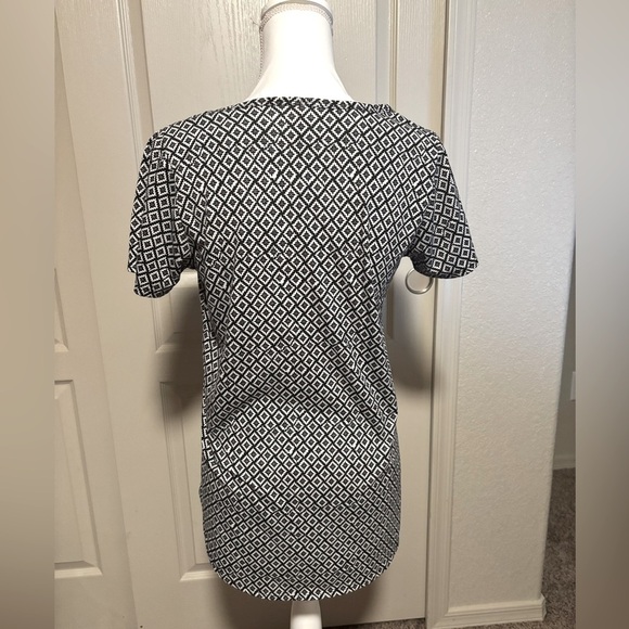 LuLaRoe Black and White Diamond Pattern Top Size Small - Picture 2 of 5